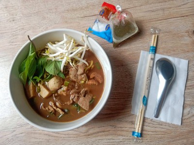 ก๋วยเตี๋ยว หมูตุ๋นทรงเครื่อง