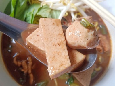 ก๋วยเตี๋ยว หมูตุ๋นทรงเครื่อง