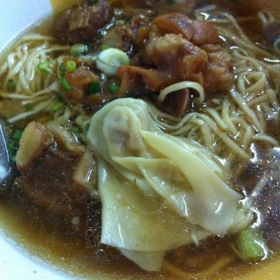 บะหมี่เกี้ยวขาหมู