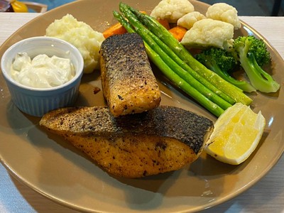 สเต็กแซลมอน (Salmon Steak)