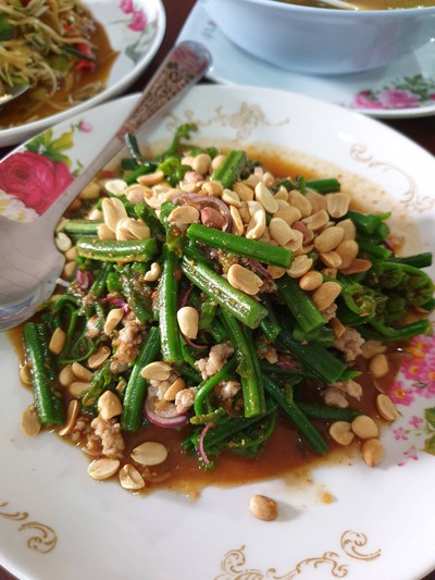 ยำผักกรูด