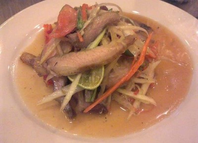 ส้มตำคอหมูย่าง