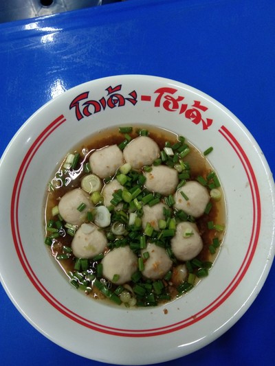 ลูกชิ้นลอยน้ำหมู-เนื้อ