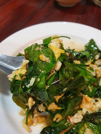 ใบเหมียงผัดไข่