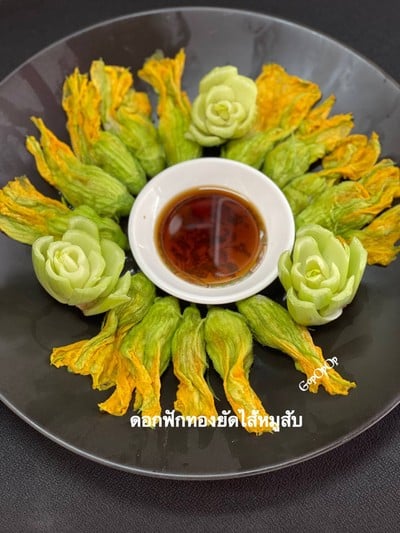 วิธีทำ ดอกฟักทองยัดไส้หมูสับ 