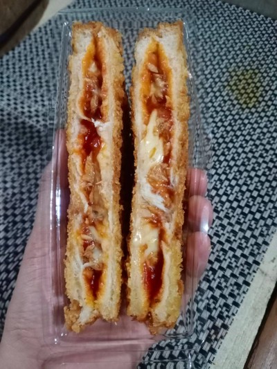 แซนวิชทอดไส้ทูน่าชีส