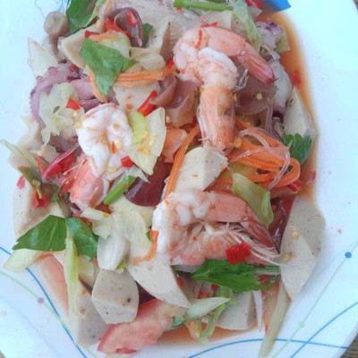 เว้นเส้น/หมูยอ/ลูกชิ้น/ไส้กรอก-หมึก/กุ้ง/ถั่วคั่ว/เครื่องยำ