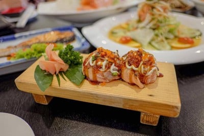 ร้านอาหารญี่ปุ่นTomodachi จอมสุรางค์ยาตร์