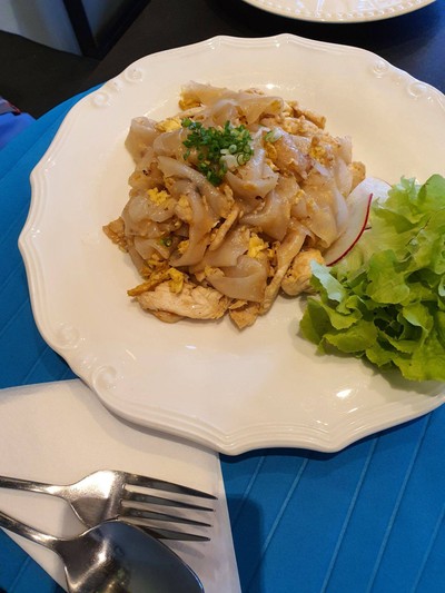 ก๋วยเตี๋ยวคั่วไก่