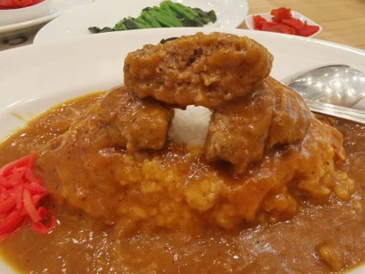ข้าวแกงกระหรี่แฮมเบิร์กเนื้อ
