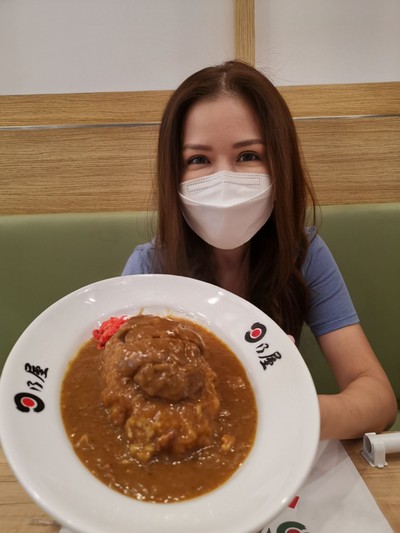 ข้าวแกงกระหรี่แฮมเบิร์กเนื้อ