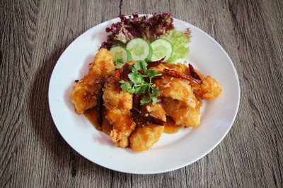 ปลากะพงทอดซอสมะขาม