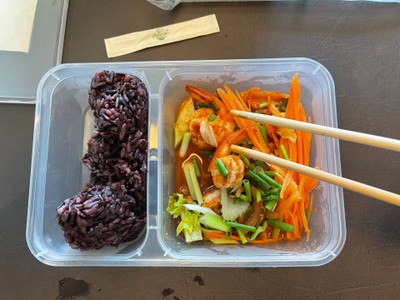 อาหาร หรือ เครื่องดื่ม