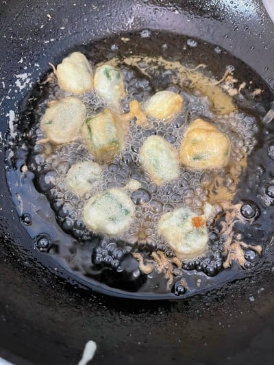 วิธีทำ กระเจี๊ยบเขียวชุบแป้งทอด 