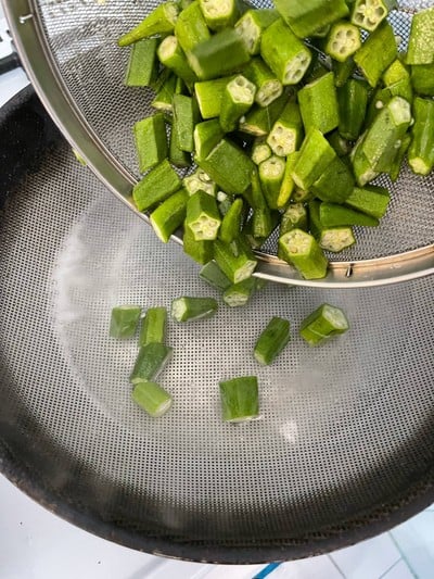 วิธีทำ กระเจี๊ยบเขียวชุบแป้งทอด 