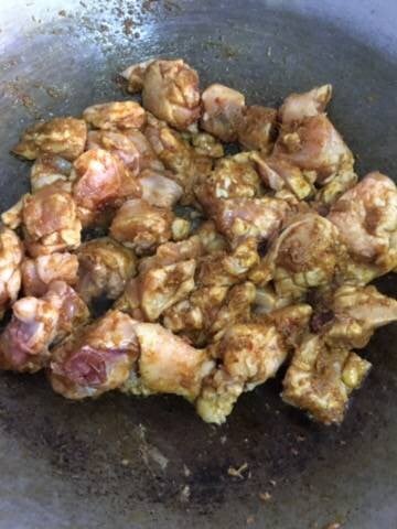 วิธีทำ “ไก่ผัดพริกแกงใต้โหรพา” วิธีทำ “ไก่ผัดพริกแกงใต้โหรพา”