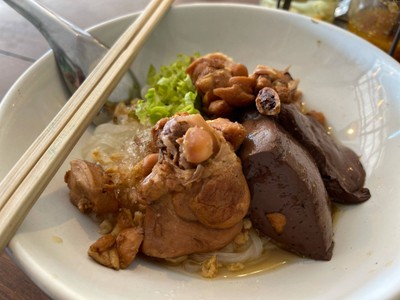 เส้นเล็กแห้งไก่