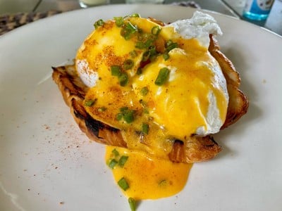 Pulled Pork Eggs Benedict