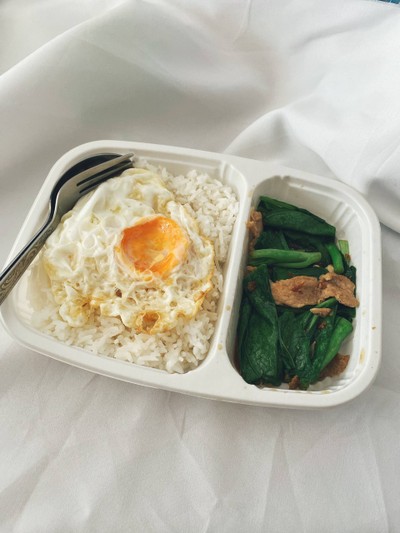 ข้าวคะน้าน้ำมันหอยหมูชิ้น