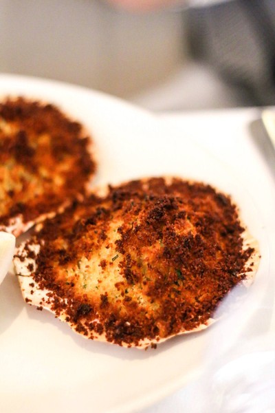 Baked Scallops with Seasoned Crust