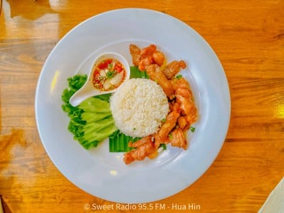 ข้าวหมูทอดน้ำจิ้มแจ่ว