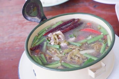 ต้มยำไก่ใบมะขาม