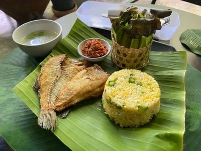 ข้าวผัดดอกคำฝอย