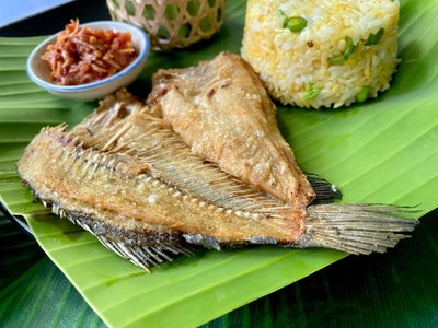 ข้าวผัดดอกคำฝอย