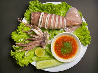 หมึกไข่ลวก