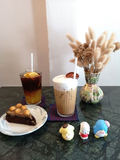 Hummingbird cafe