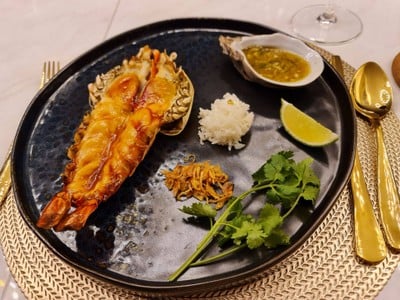 กุ้งแม่น้ำไซส์จัมโบ้ย่างซอสผัดไทย