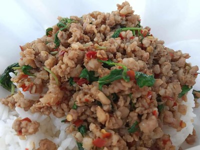 กระเพราหมูสับ