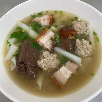 ก๋วยจั๊บหมูกรอบ