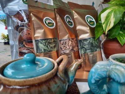 ชาสมุนไพร  ออร์แกนิก บรรจุ 100 gm ตะไคร้ ขิง ใบเตย หญ้าหวาน กระชาย ขมิ้นชัน หรือ ผสมตมต้องการ