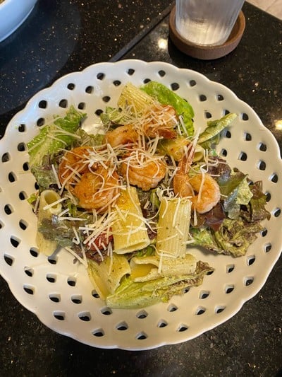 Pesto salad with prawn