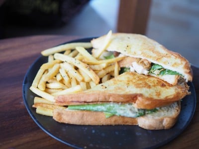 ซีซ่าไก่แซนวิช