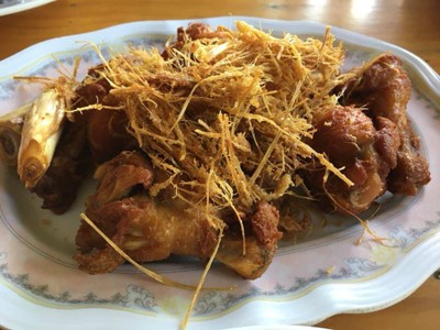 น่องไก่ทอดสมุนไพร