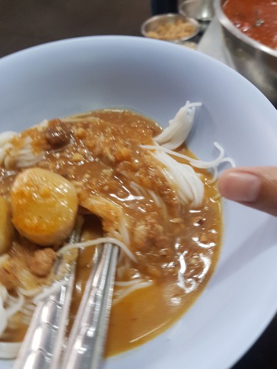 ขนมจีนกะทิผสมน้ำพริก
