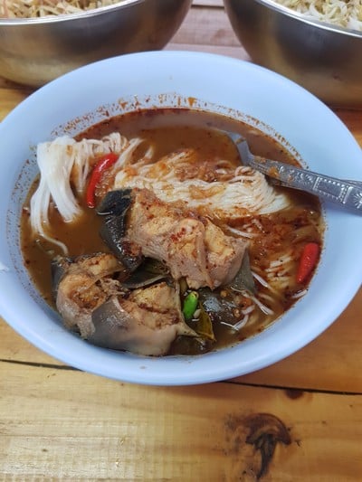 ขนมจีนน้ำยาปลาผสมน้ำยาป่า