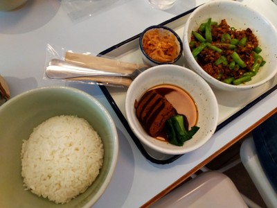 ข้าว+ผัดพริกแห้งถั่วแขก+เต้าหู้ดำ