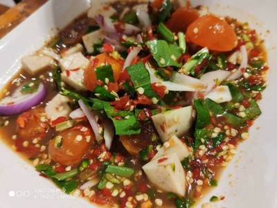 ยำไข่แดงเค็ม