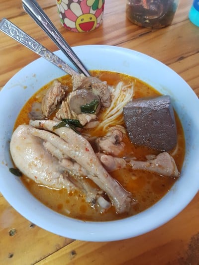 ขนมจีนน้ำยาไก่