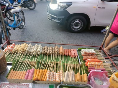 ลูกชิ้นปิ้งย่างใหม่ๆร้อนๆเลยค่ะ น้ำจิ้มซีฟู้ด น้ำจิ้มลูกชิ้นแบบหวาน หม่าล่า