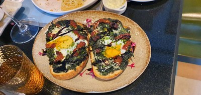 แซนวิชผักโขมใส่ไข่