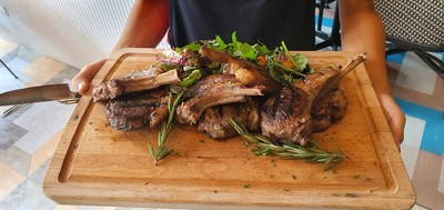 อาหาร หรือ เครื่องดื่ม