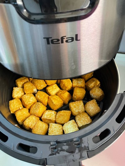 วิธีทำ ผัดกะเพราเต้าหู้ปลา สูตรไม่ใส่น้ำมัน 