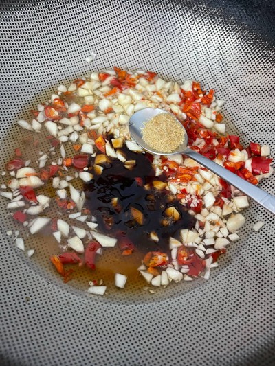 วิธีทำ ผัดกะเพราเต้าหู้ปลา สูตรไม่ใส่น้ำมัน 