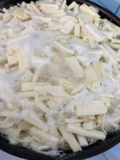 วิธีทำ แกงเขียวหวานสันคอหมูสไลด์ หน่อไม้ มะเขือยาว วิธีทำ แกงเขียวหวานสันคอหมูสไลด์ หน่อไม้ มะเขือยาว