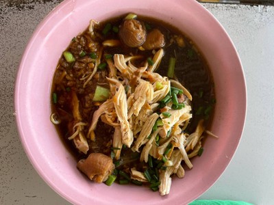 ก๋วยเตี๋ยวไก่ เส้นเล็ก