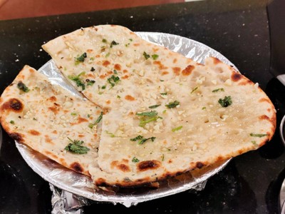 GARLIC NAAN